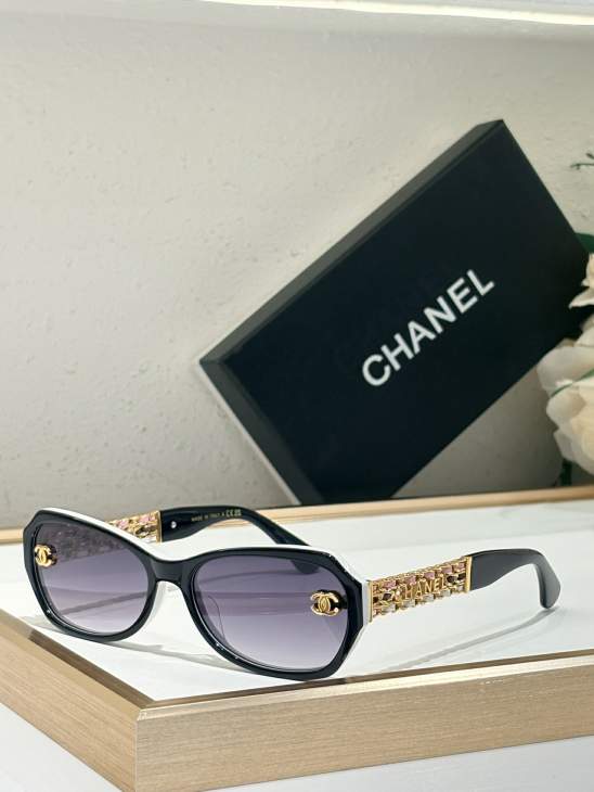 Picture of Chanel Sunglasses _SKUfw79164702fw